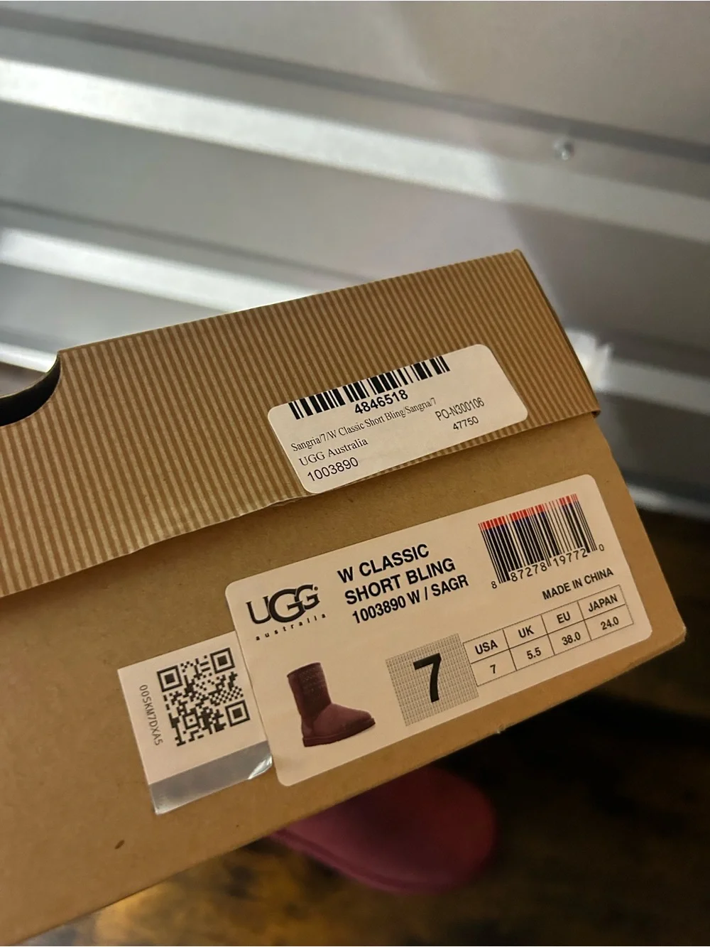 UGG CLASSIC SHORT BLING SANGRIA SHEARLING LINED BOOT US 7 / EU 38 / UK 5.5